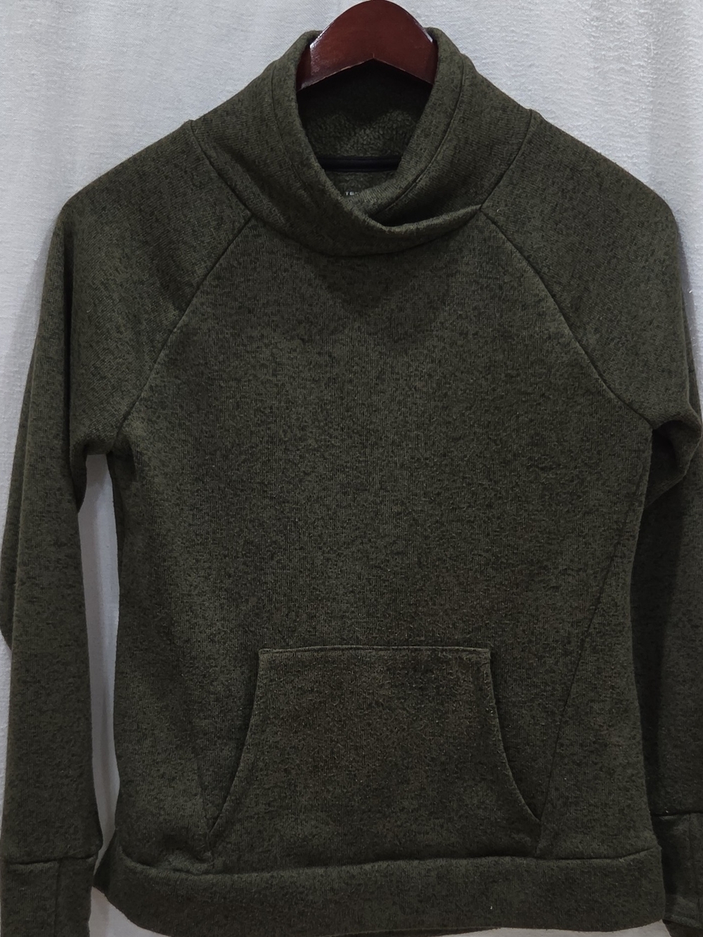Tek Gear Women’s Green Fleece Pullover Sweatshirt Front Pocket & Thumb Holes